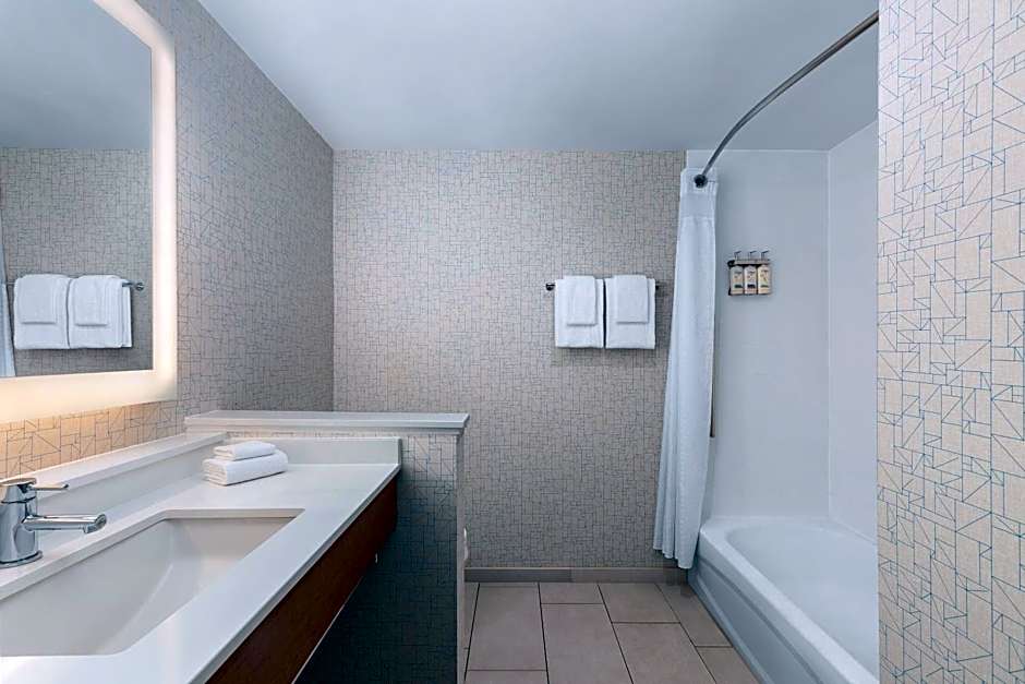 Holiday Inn Express and Suites Staunton By IHG