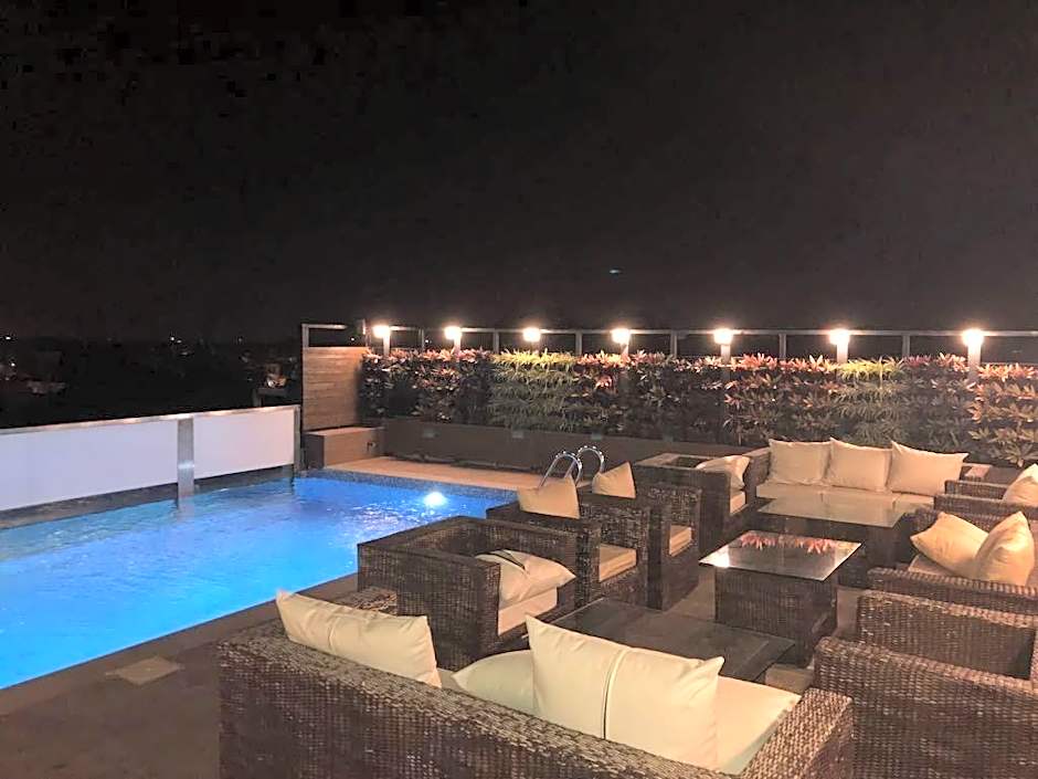 Roopa Elite