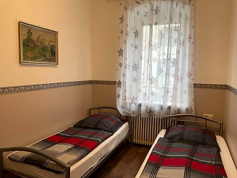 Pension Anna Monteurzimmer – Munich, CO