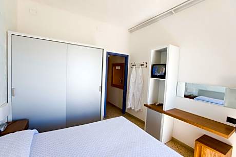 Double or Twin Room with Balcony and Beach Access
