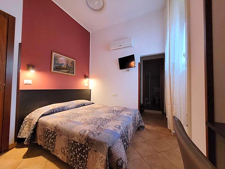 Zdjęcie 1 z 18 — 1 Double Bed or 2 Beds
