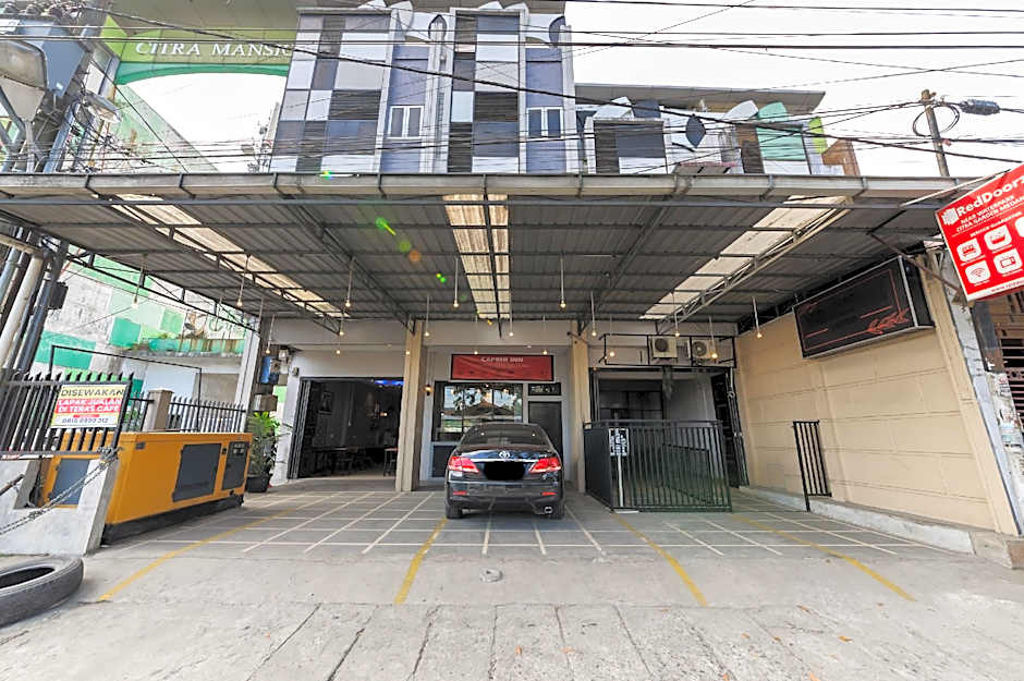 RedDoorz near Waterpark Citra Garden Medan