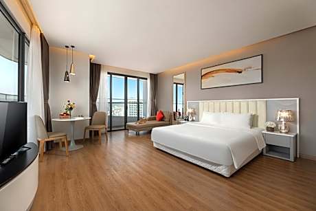 Premium King Bed Lake View With Balcony