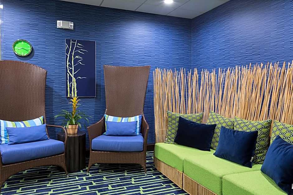 Holiday Inn Express & Suites Plant City By IHG