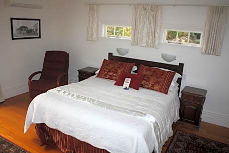 Deluxe King Suite