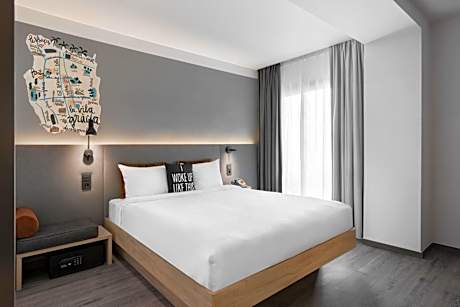 Moxy Mega Sleeper Executive Room - Lounge Access
