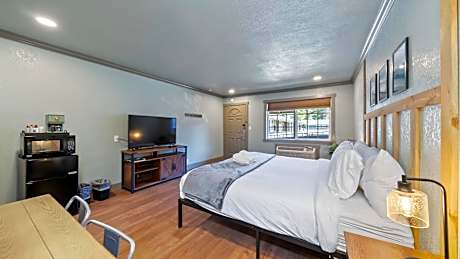 Queen Room
