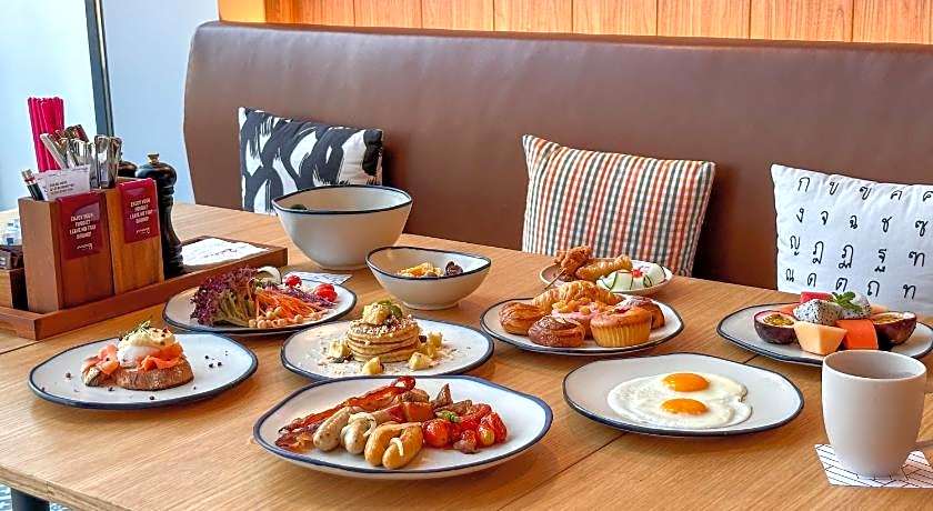 Moxy Bangkok Ratchaprasong