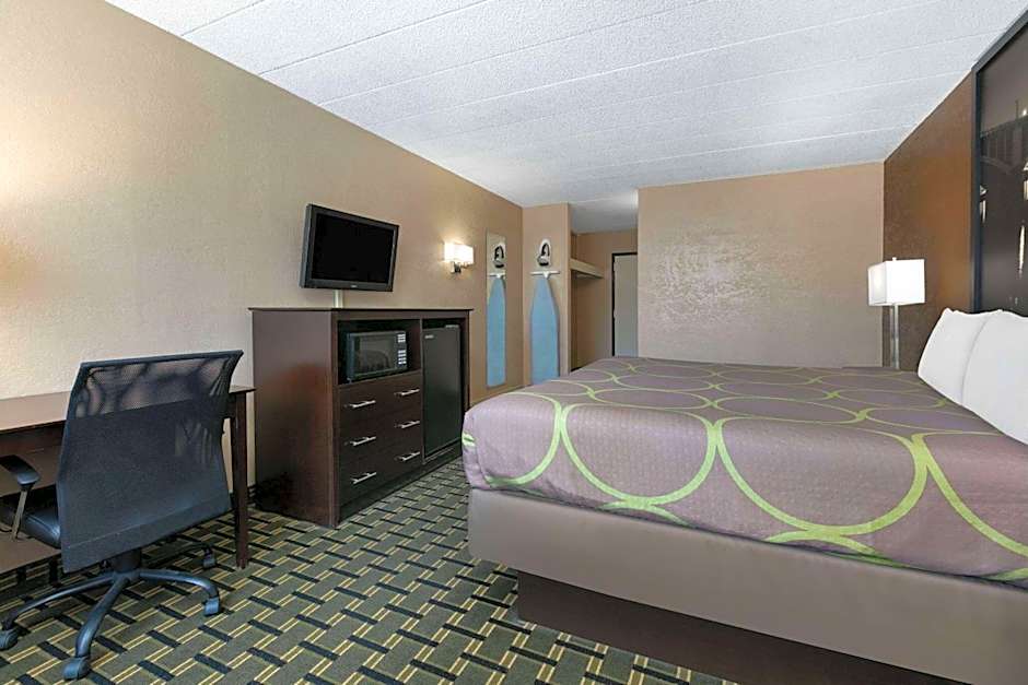 Super 8 by Wyndham Grand Prairie North