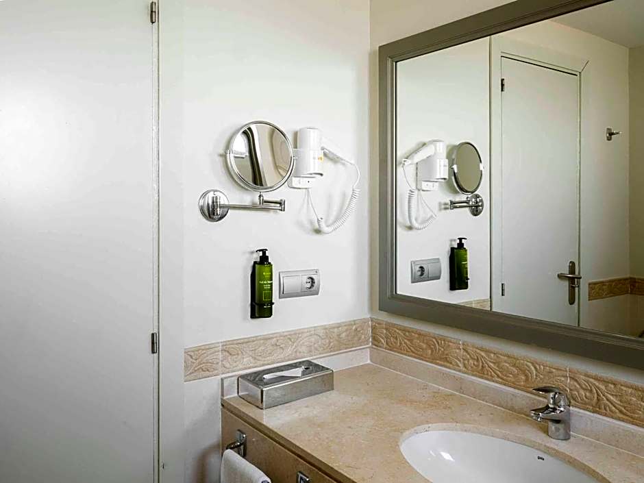 Ona Marinas de Nerja Spa Resort