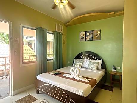 Deluxe Double Room with Side Sea View