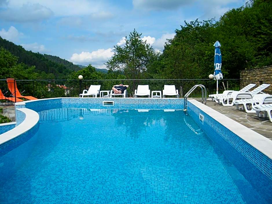 Family Hotel Chiflik Hills