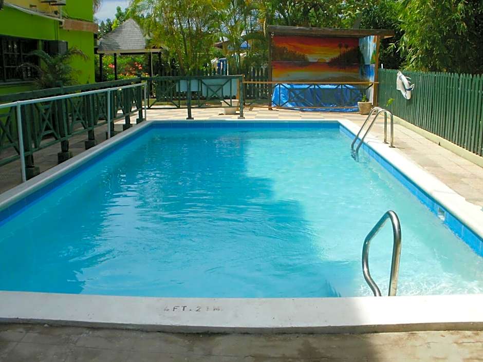 Pineapple Court Hotel