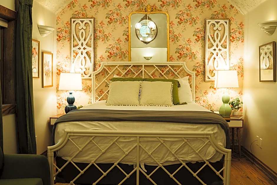 Landoll's Mohican Castle