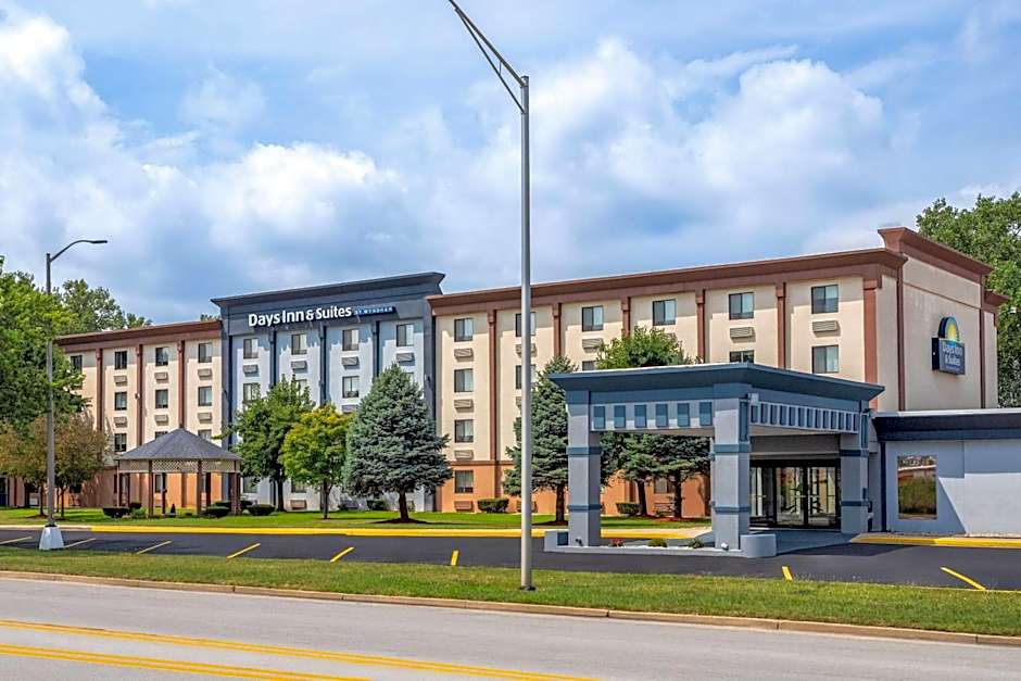 Days Inn and Suites by Wyndham Hammond, IN
