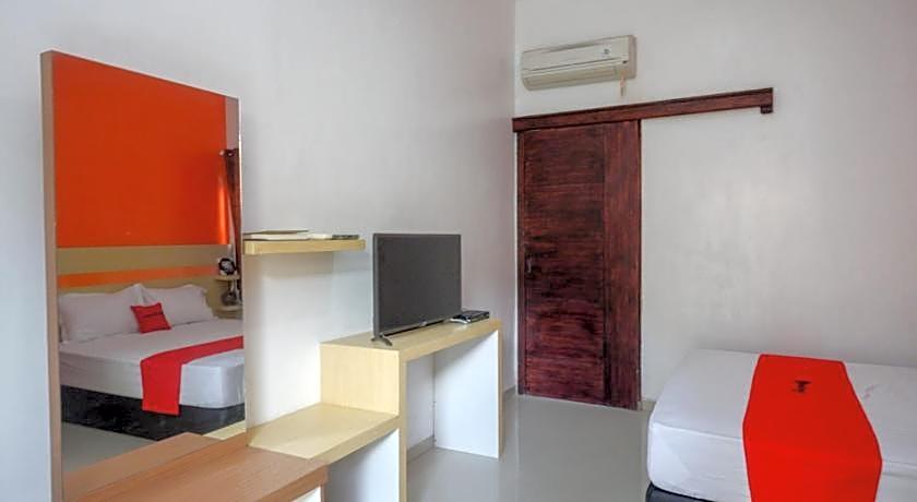 RedDoorz Syariah near Alun Alun Kota Rembang