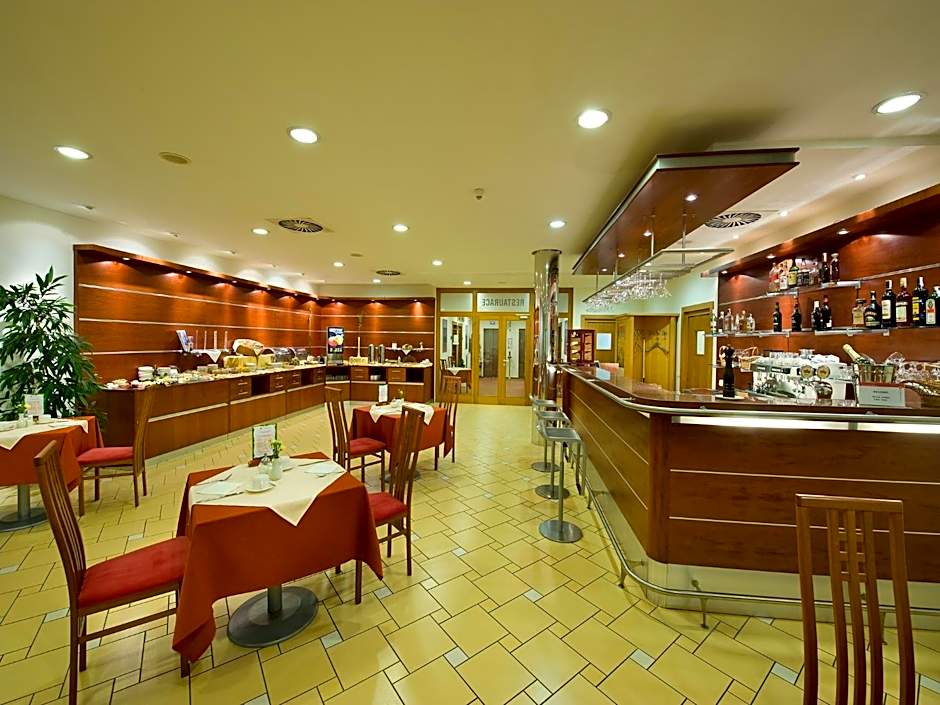 Ramada Airport Hotel Prague