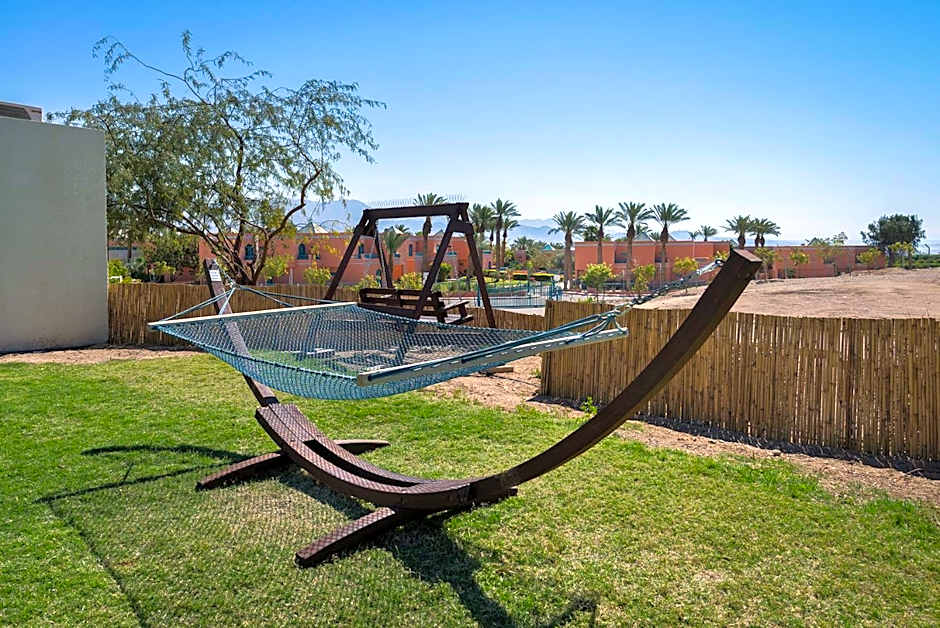 קיבוץ אילות - חדרי אירוח עם בריכה משותפת