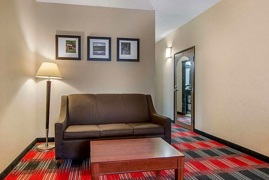 Comfort Suites Near Vancouver Mall