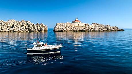 Special Offer - Superior Sea View Room with Balcony and Half day Private Boat Tour