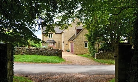 Two Hoots Bed and Breakfast