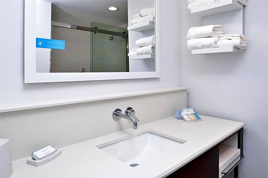 Hampton Inn by Hilton Cedar Falls Downtown