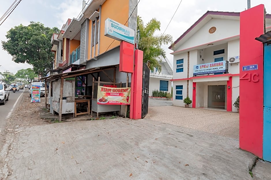 RedDoorz Syariah @ Sudirman Street Garut