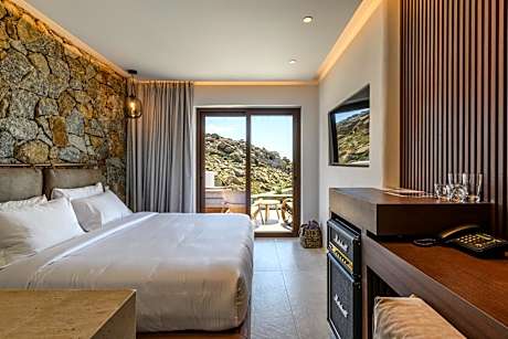 Deluxe Suite with sea view and private plunge pool