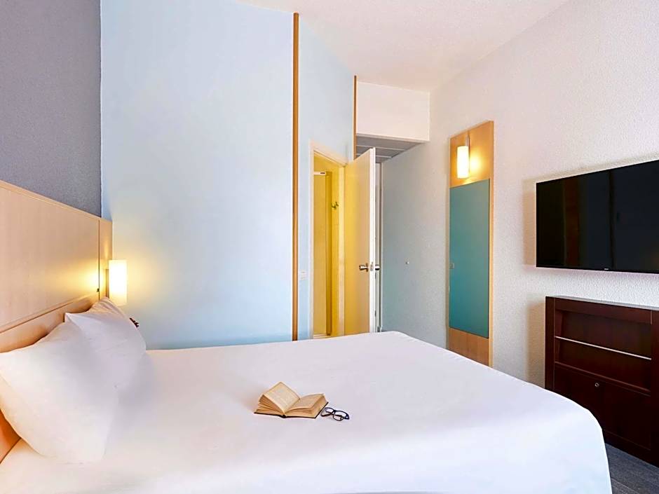Ibis Como