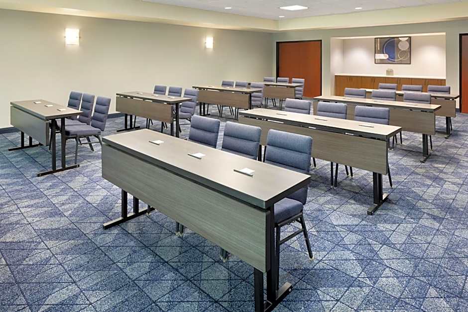 Courtyard by Marriott Edison Woodbridge