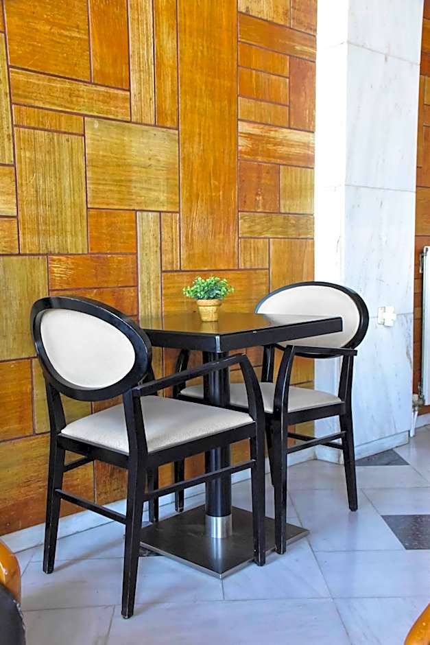 Leonidas Hotel