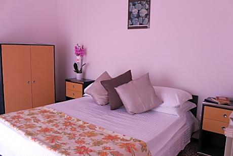 Two-Bedroom Apartment (6 Adults)