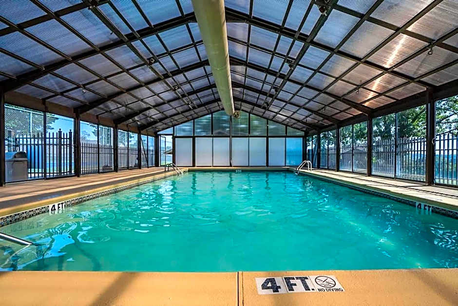 Ozark Mountain Retreat, Family Condo with Resort Amenities