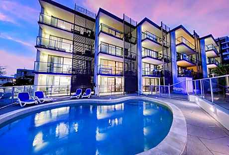 Merrima Court Holidays