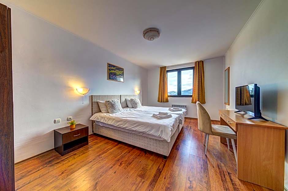 Complex Silver Hills