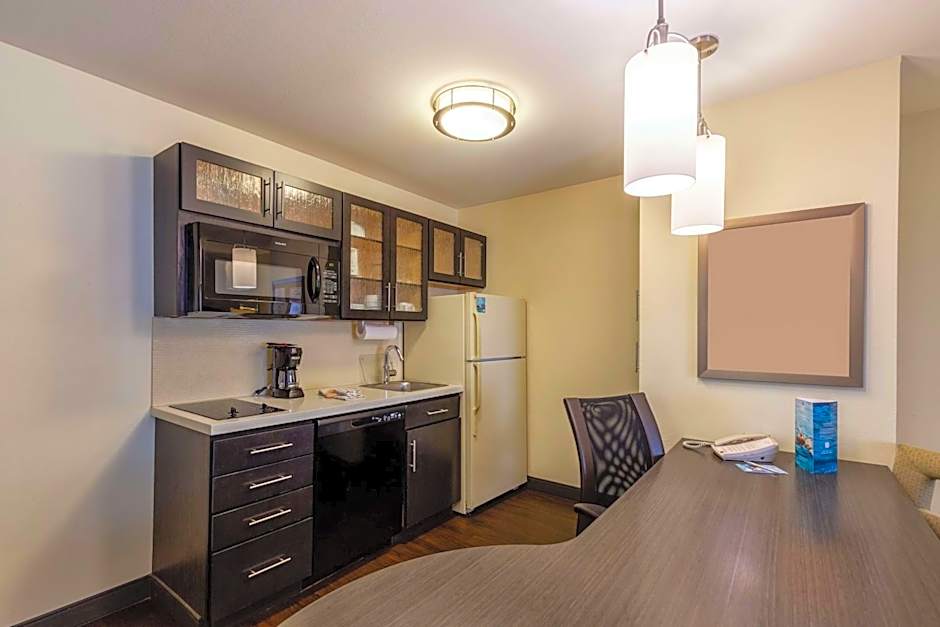 Sonesta Simply Suites St Louis Earth City
