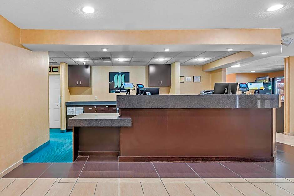 MainStay Suites Appleton Airport - Fox River Mall Area