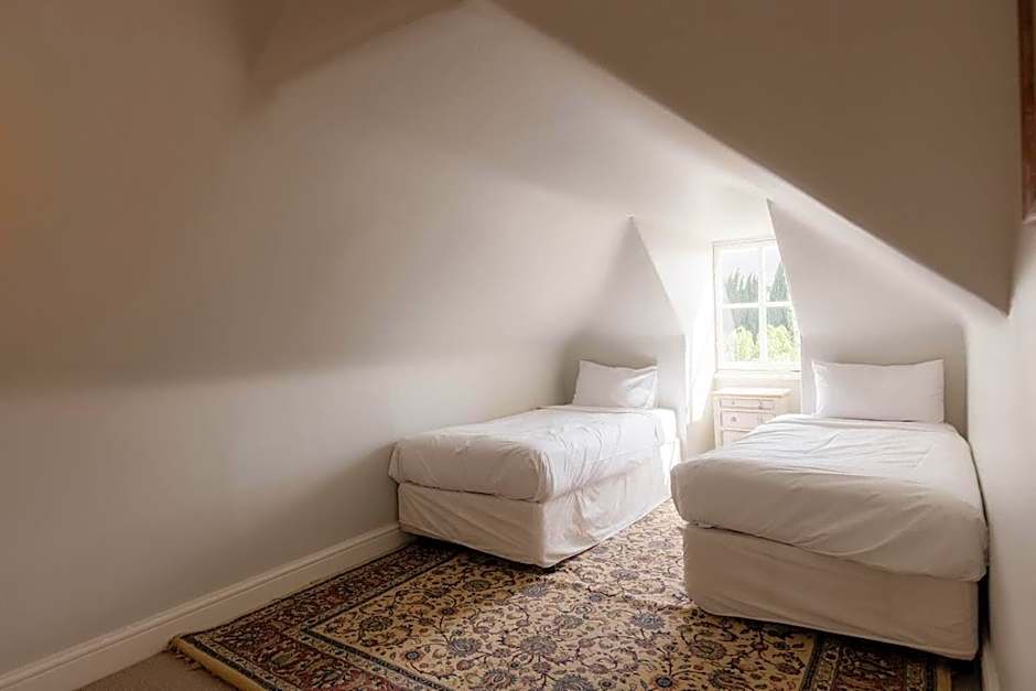 Connage - Historic Battery Point Police Station