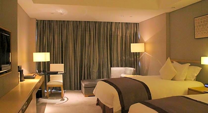 Howard Johnson IFC Plaza Ningbo Hotel
