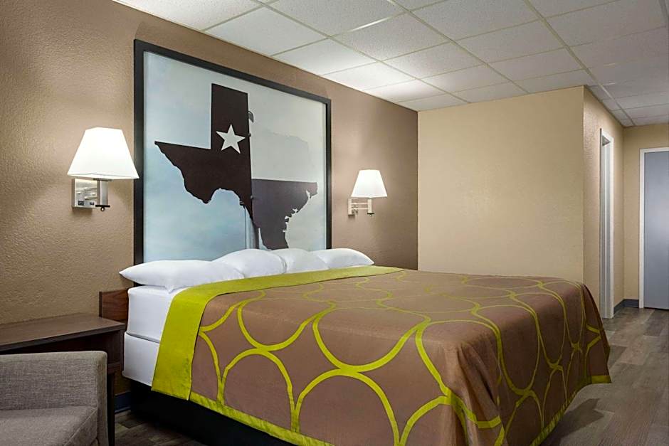 Photo 1 of 4 of 1 King Bed, Mobility Accessible