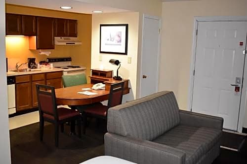 Hawthorn Suites Dayton South