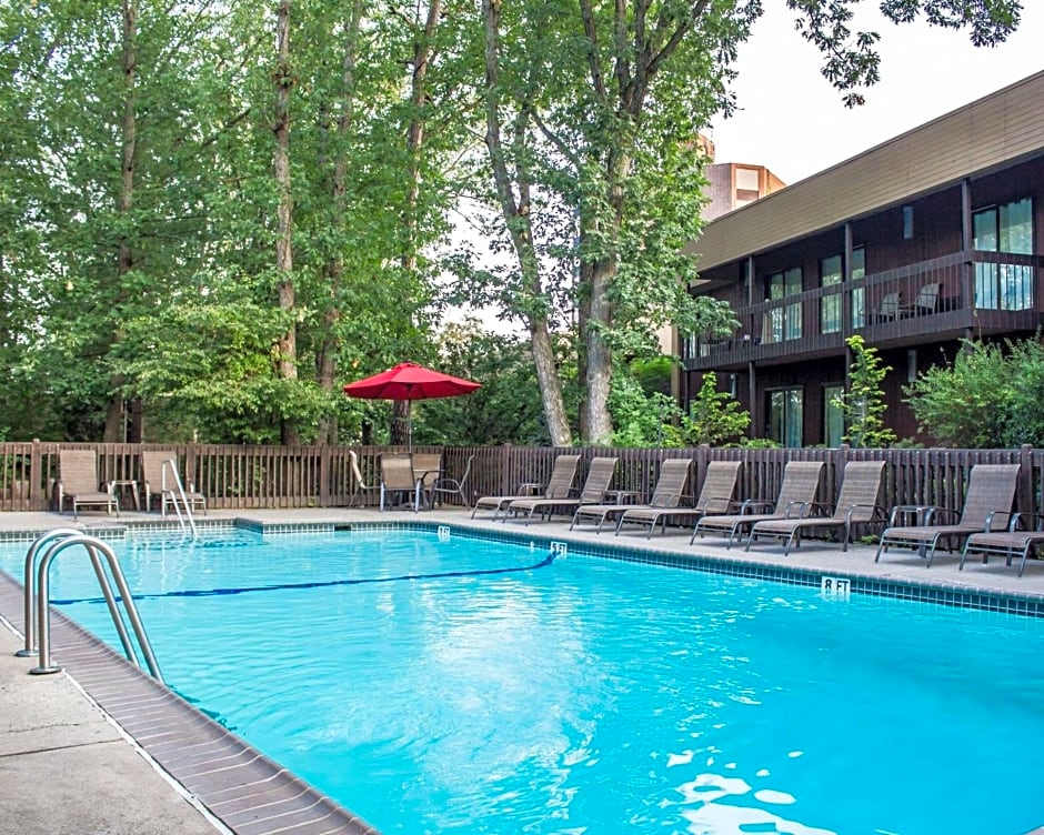 The Woodlands Inn