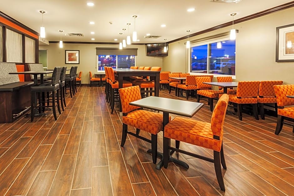 Holiday Inn Express & Suites Rapid City, an IHG Hotel