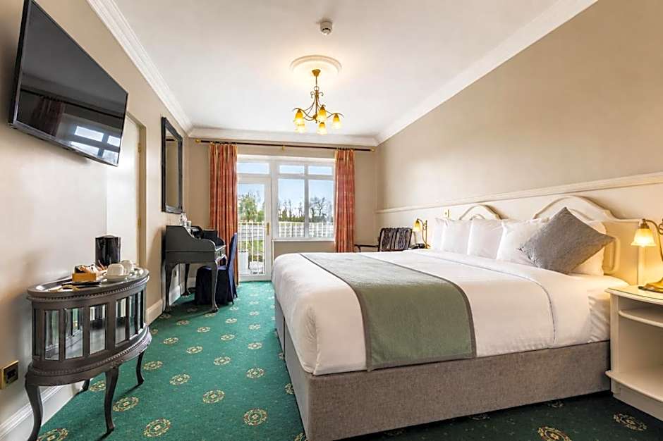 Lakeside Manor Hotel