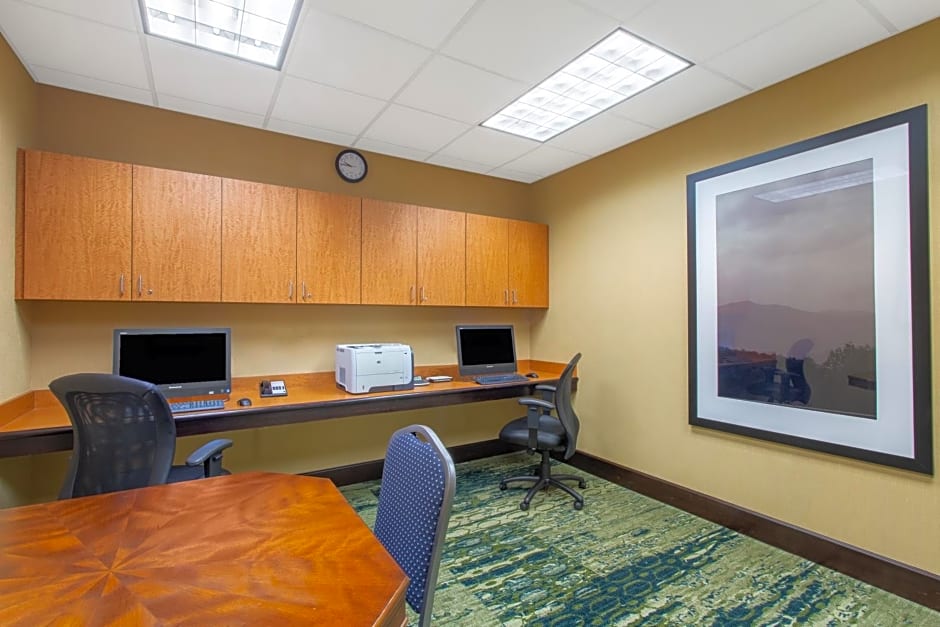Hampton Inn & Suites Albany-Airport