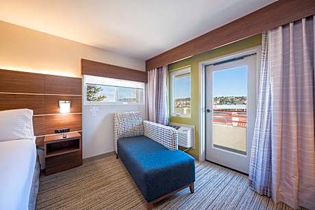 Standard King Room with Mobility Accessible Tub