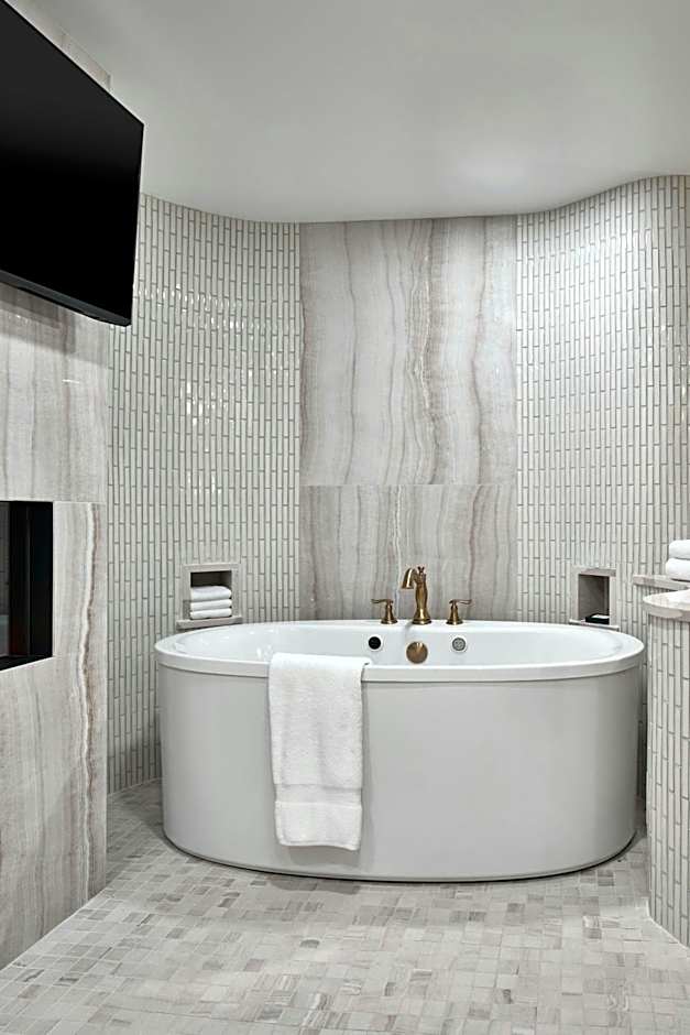 Renaissance Shoals Resort & Spa