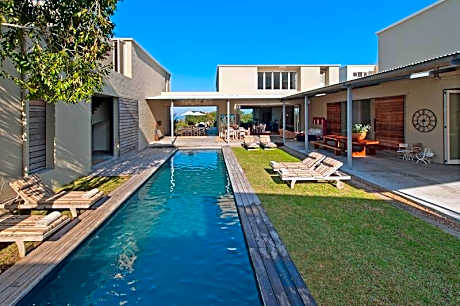 Mosselberg On Grotto Beach Boutique Villa