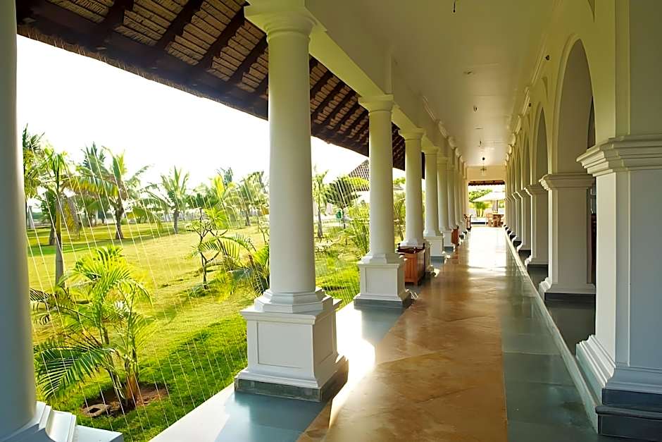 Le Pondy - Beach and Lake Resort