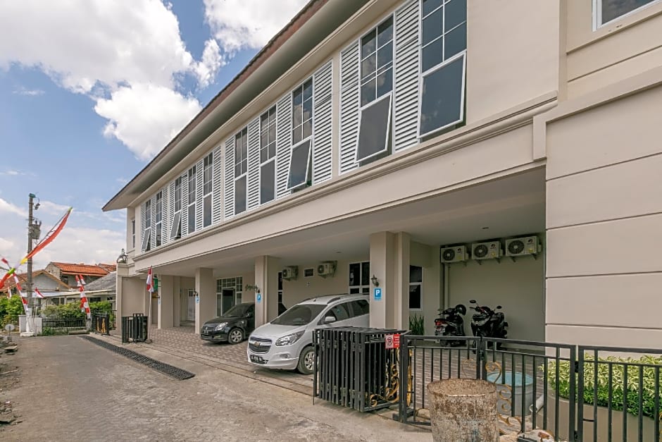 Capital O 3930 Griya Loka Syariah